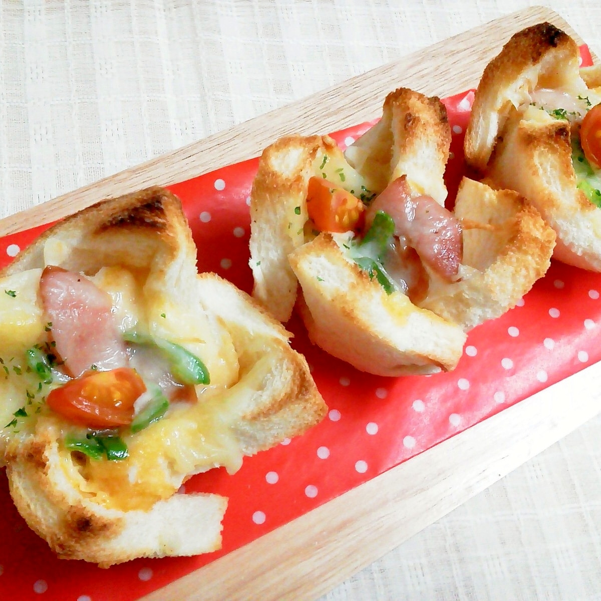 簡単 パーティーに パンのカップでキッシュ風 レシピ 作り方 By Aka Ru 楽天レシピ